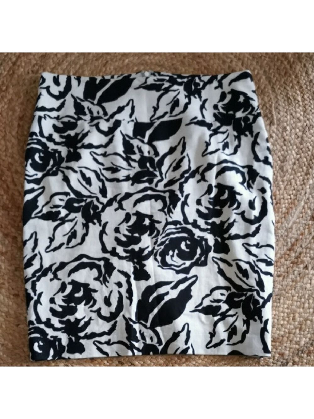 Melanie Lyn Black/White Artsy Floral Linen Blend Careerwear Midi Skirt. Size 12